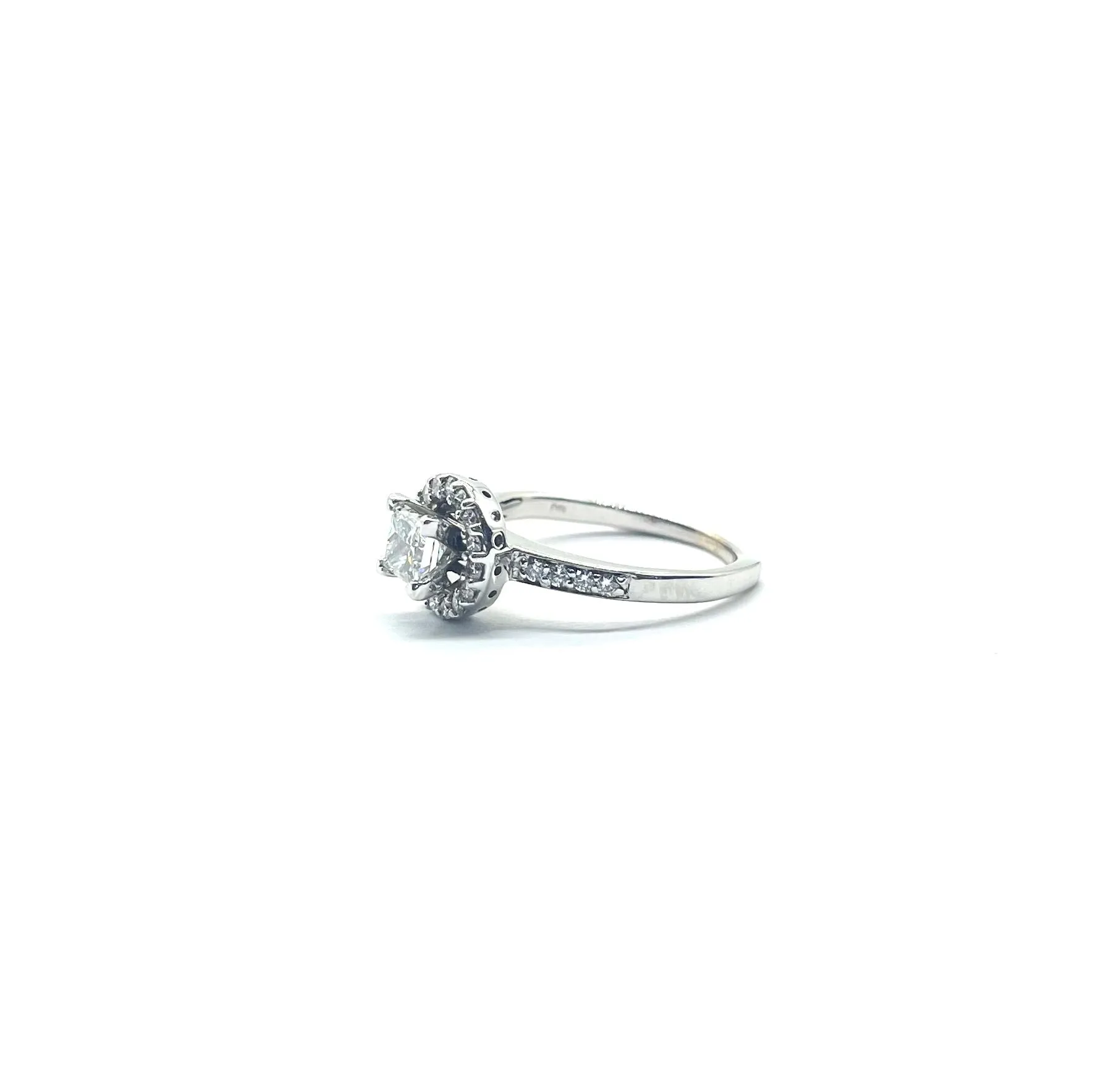 18k White Gold Princess Cut Diamond Halo Ring