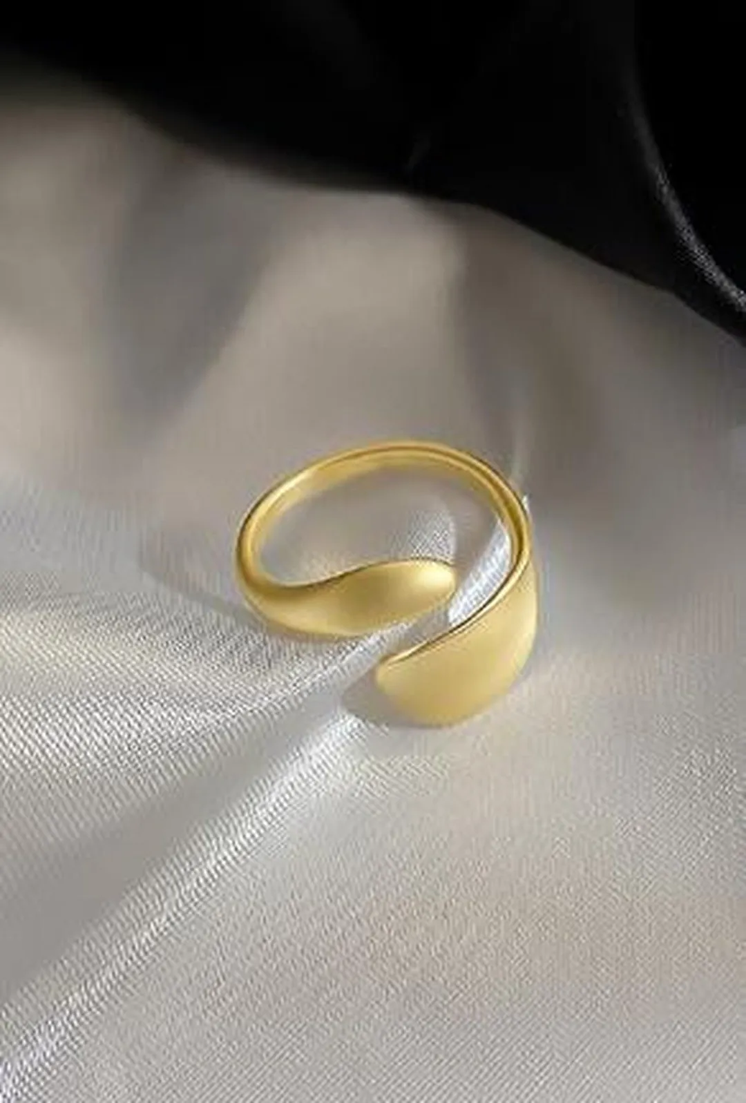 LADA - SCULPTURED RING