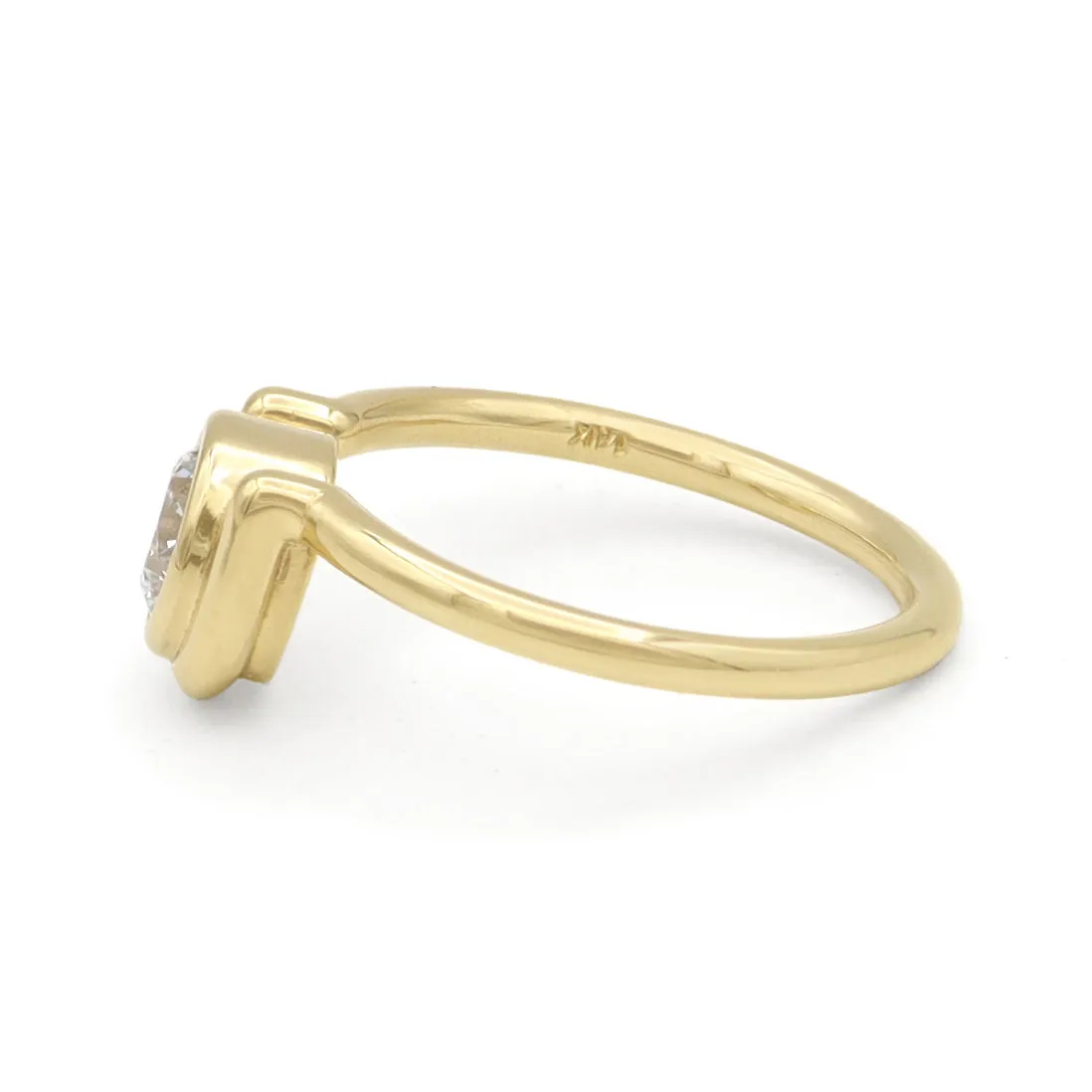 Ossa Ring • White Diamond • Yellow Gold