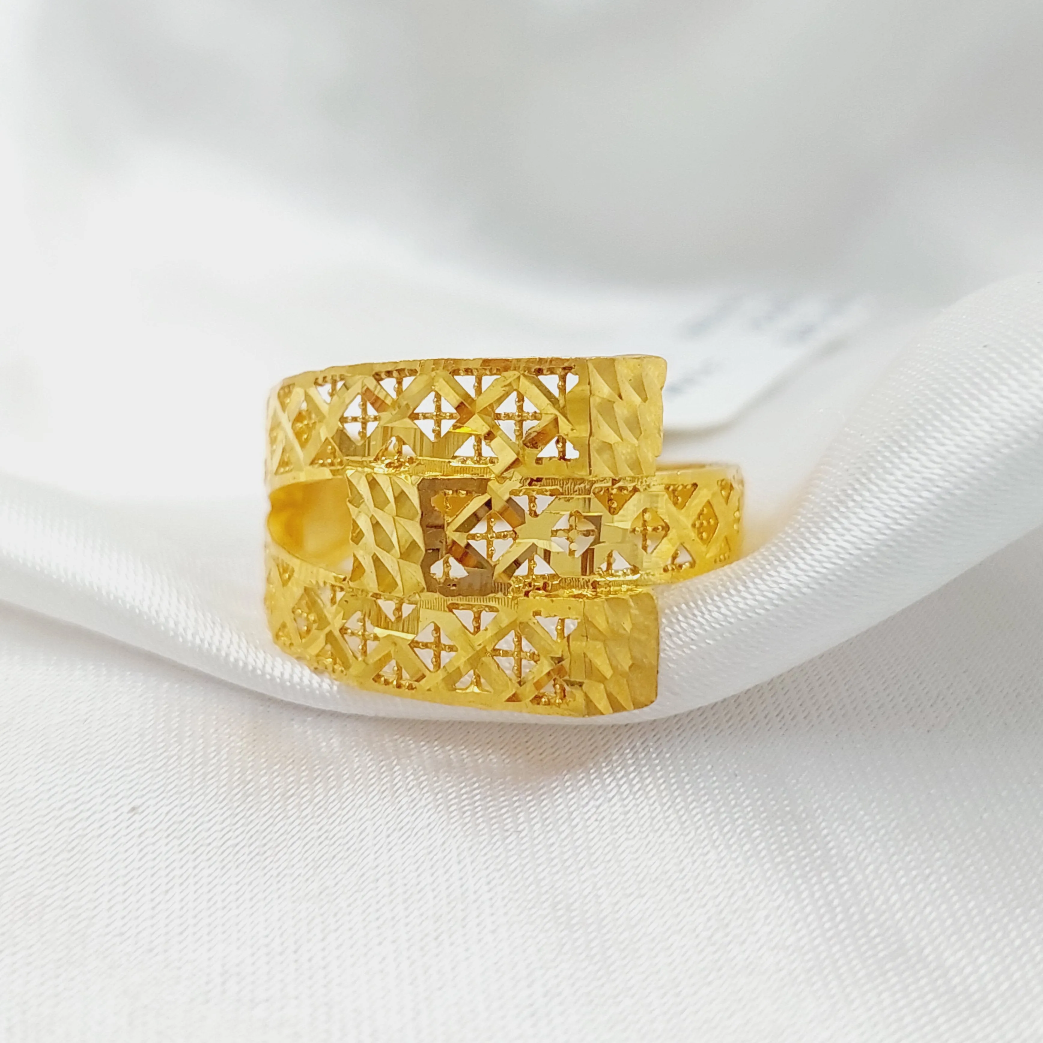 Pyramid Ring