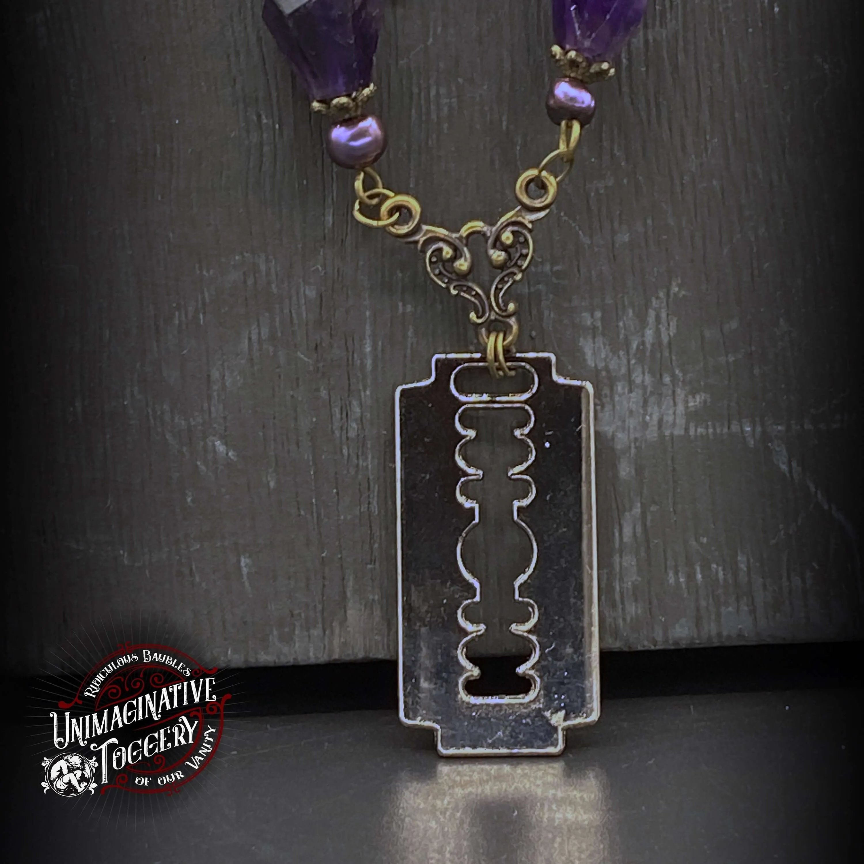 The Pretty Blade necklace
