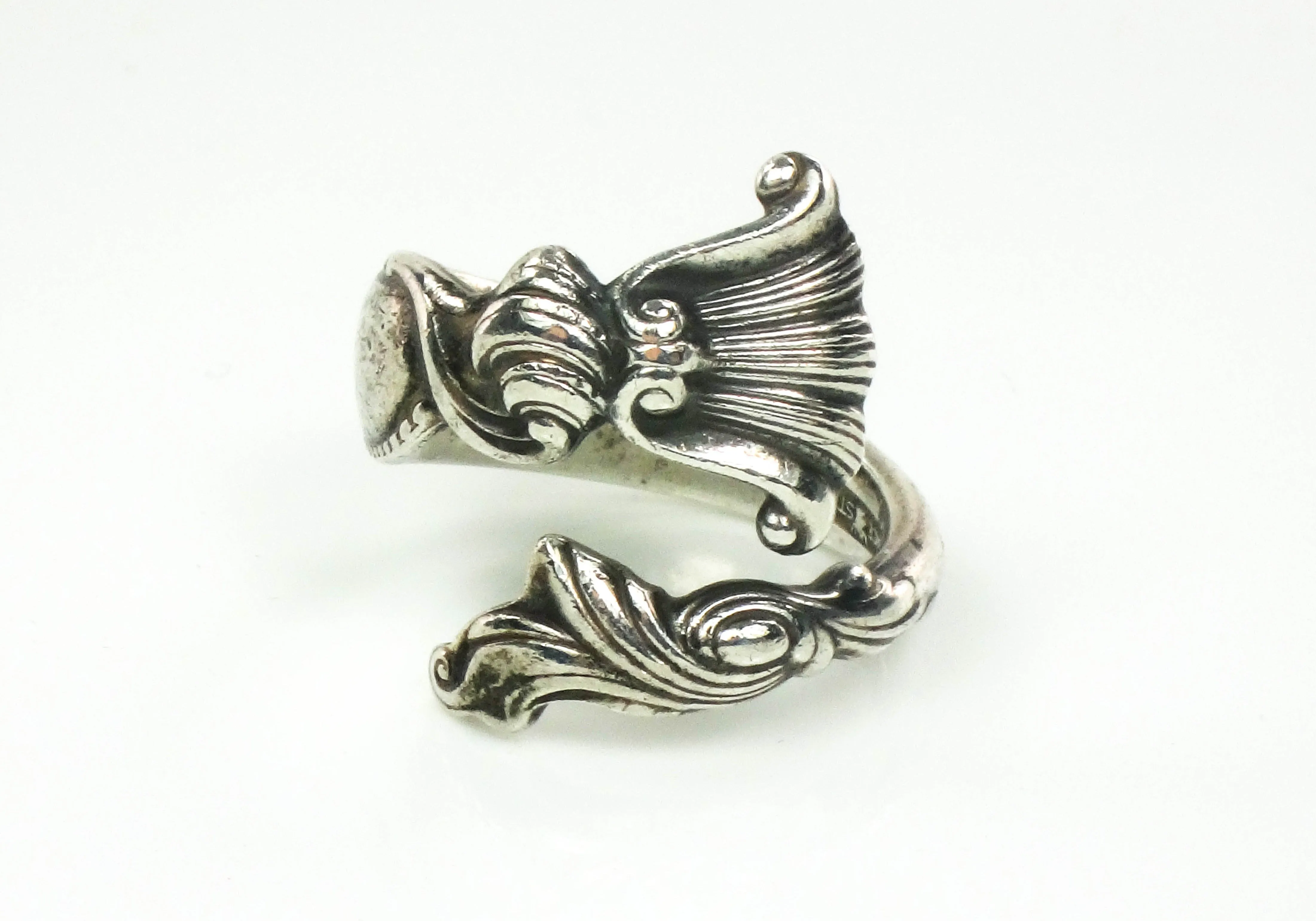 Vintage Wallace Romance of The Sea Sterling Silver Spoon Ring with Shell and Ocean Waves